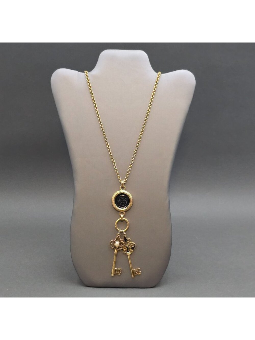 Joan Rivers 18k Gold Plated Intaglio Key Pendant Necklace 30" Crest Charm